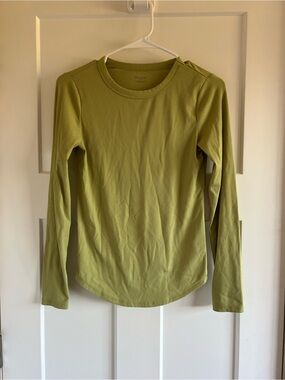 No Boundaries Olive Green Long Sleeve Crewneck Top